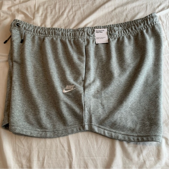 Women’s Nike Sportswear Essential Fleece Standard Fit High Rise Gray Shorts 3X - Picture 6 of 13